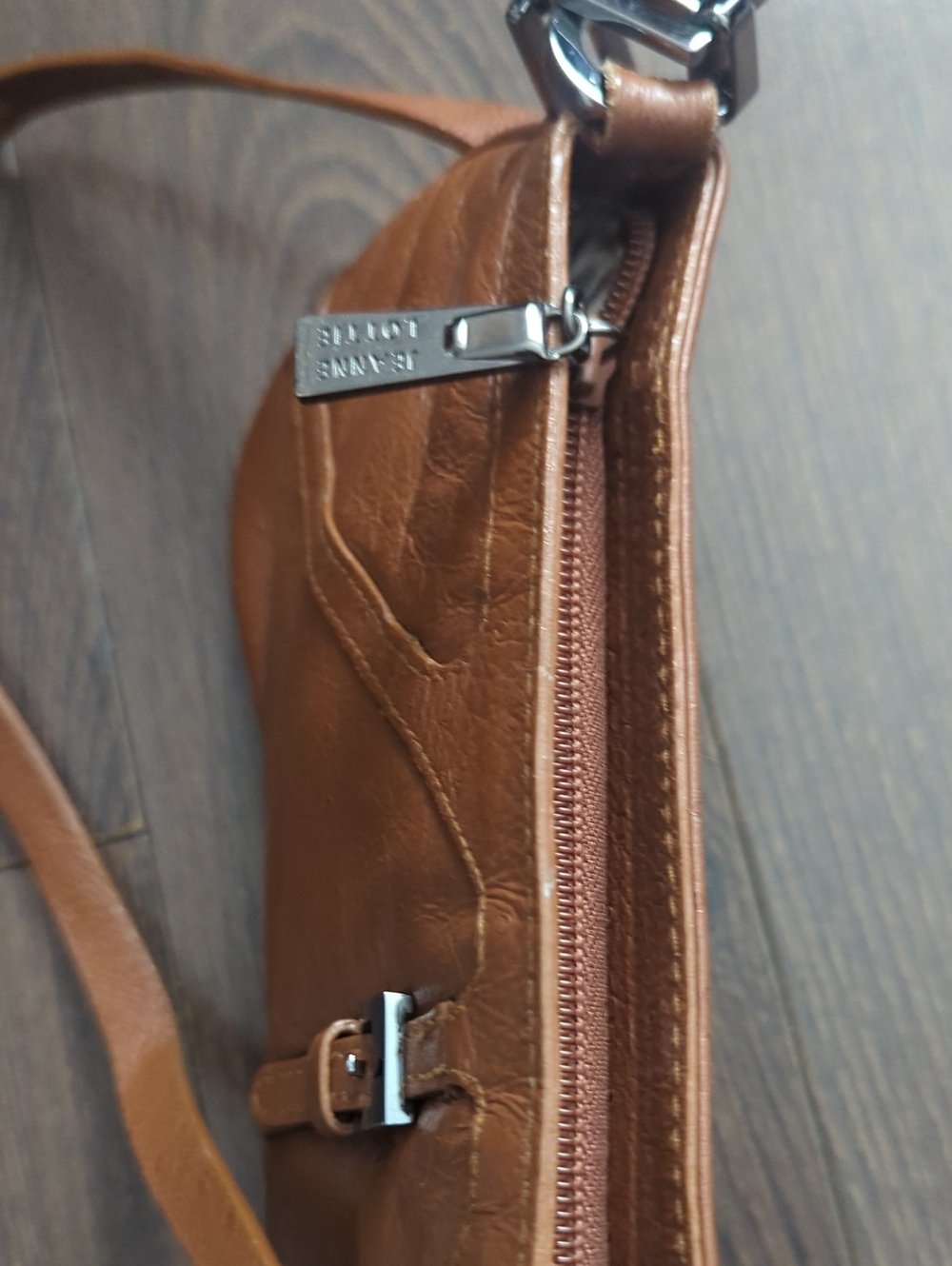 JEANNE LOTTIE Women’s Tan Leather Shoulder Bag - Picture 8 of 12
